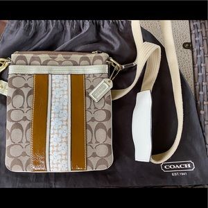 Coach Signature Crossbody purse